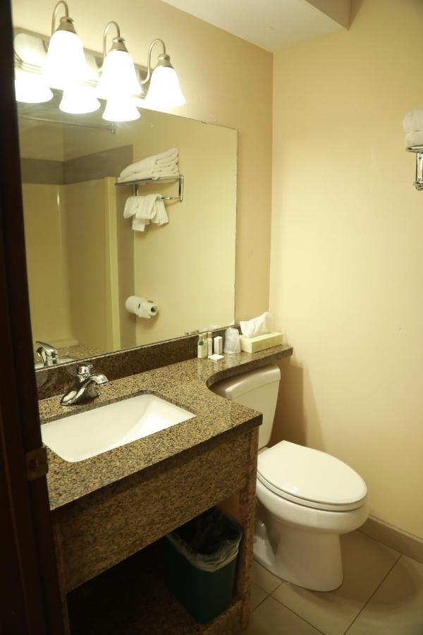 North Star Inn & Suites Prince George Bagian luar foto