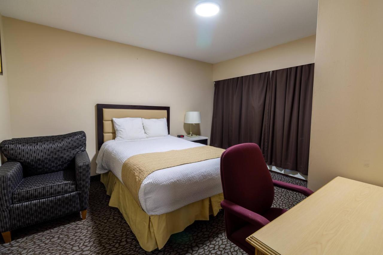 North Star Inn & Suites Prince George Bagian luar foto